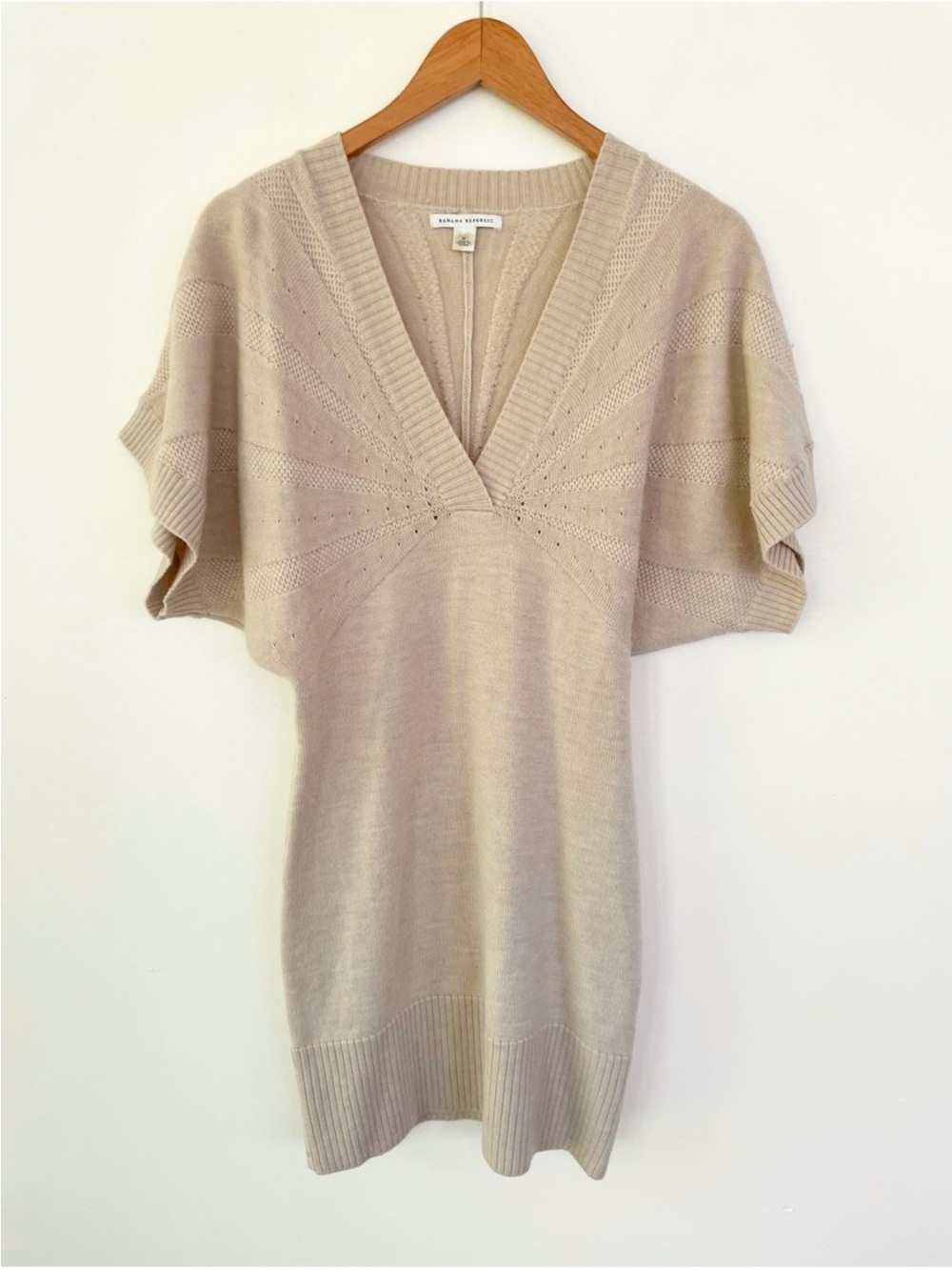 Banana Republic Y2K 100% Wool Sunburst Sweater Dress Beige Cream M Medium V-Neck
